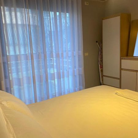 Cheerful 2-Bedroom Apartment In Golem Голем Екстер'єр фото