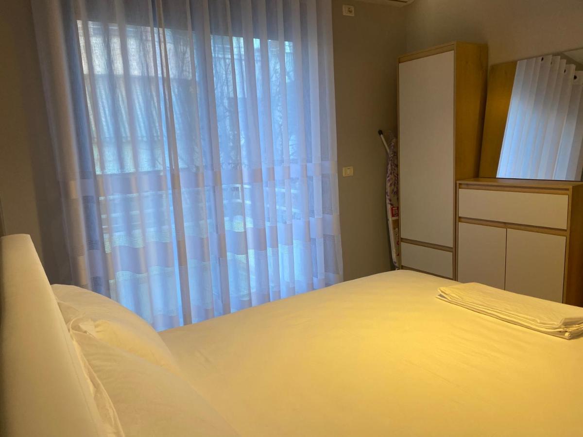 Cheerful 2-Bedroom Apartment In Golem Голем Екстер'єр фото