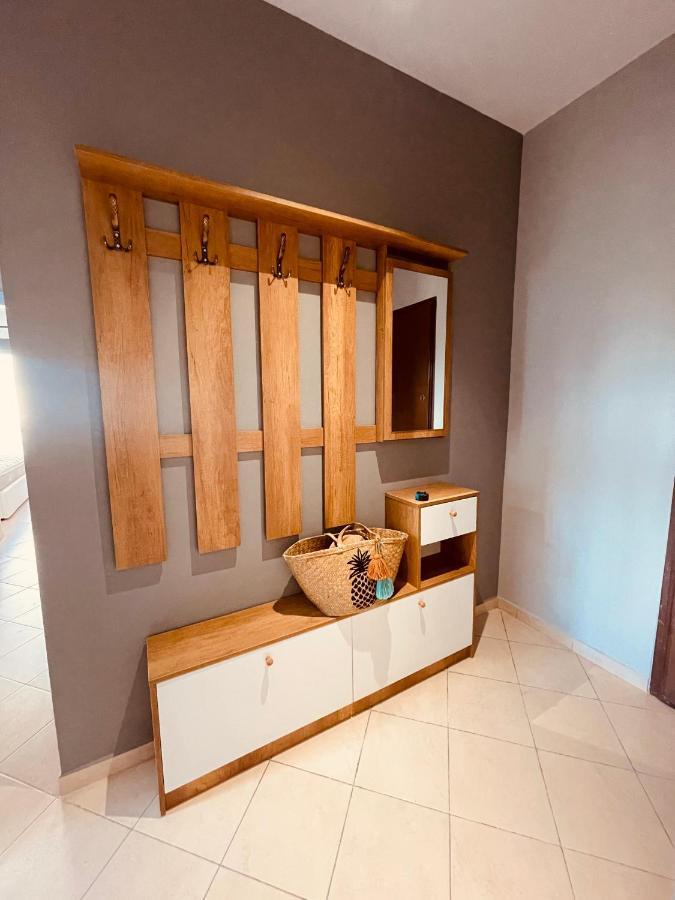 Cheerful 2-Bedroom Apartment In Golem Голем Екстер'єр фото