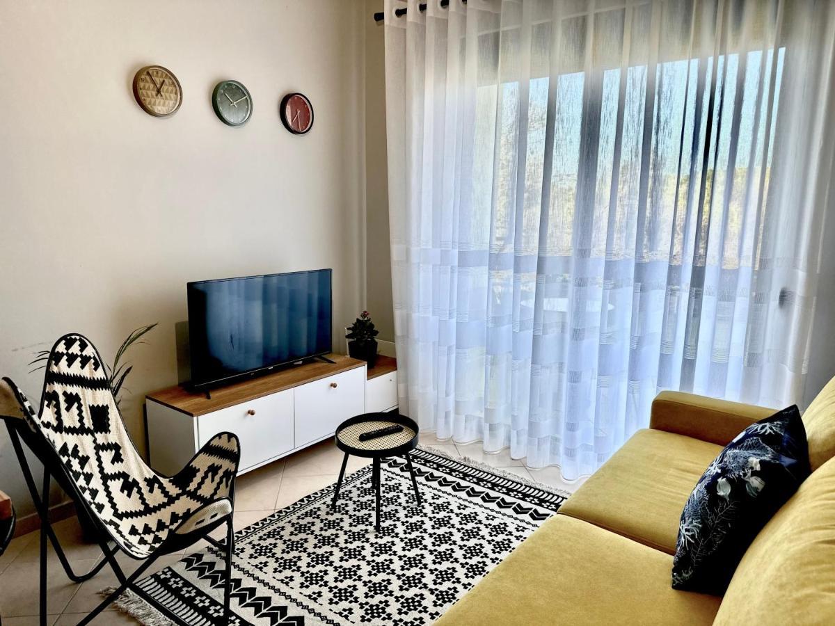 Cheerful 2-Bedroom Apartment In Golem Голем Екстер'єр фото