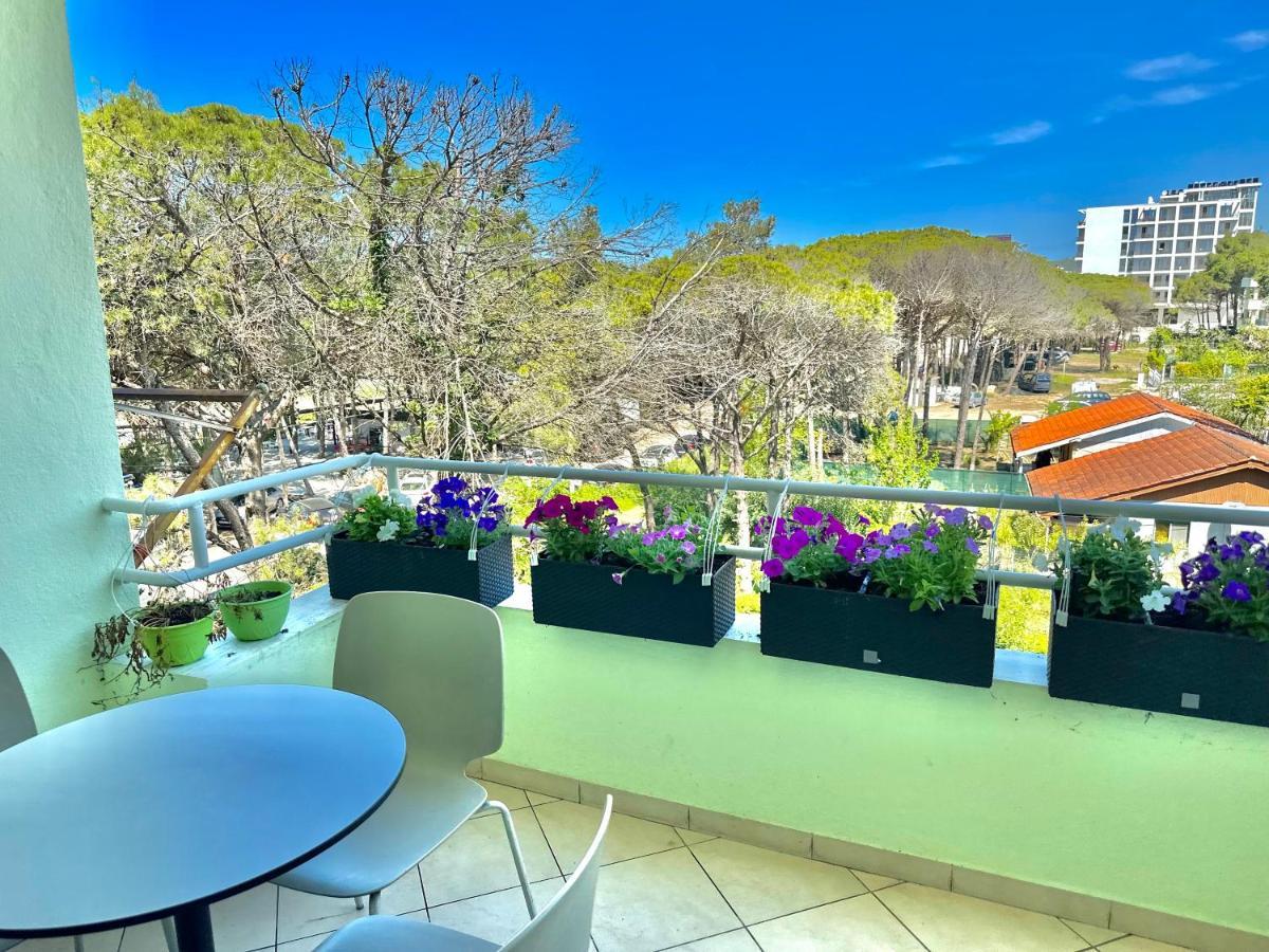 Cheerful 2-Bedroom Apartment In Golem Голем Екстер'єр фото